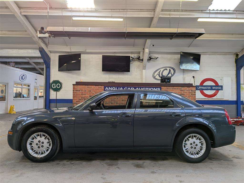 <p>2007 CHRYSLER L.H.D.</p>