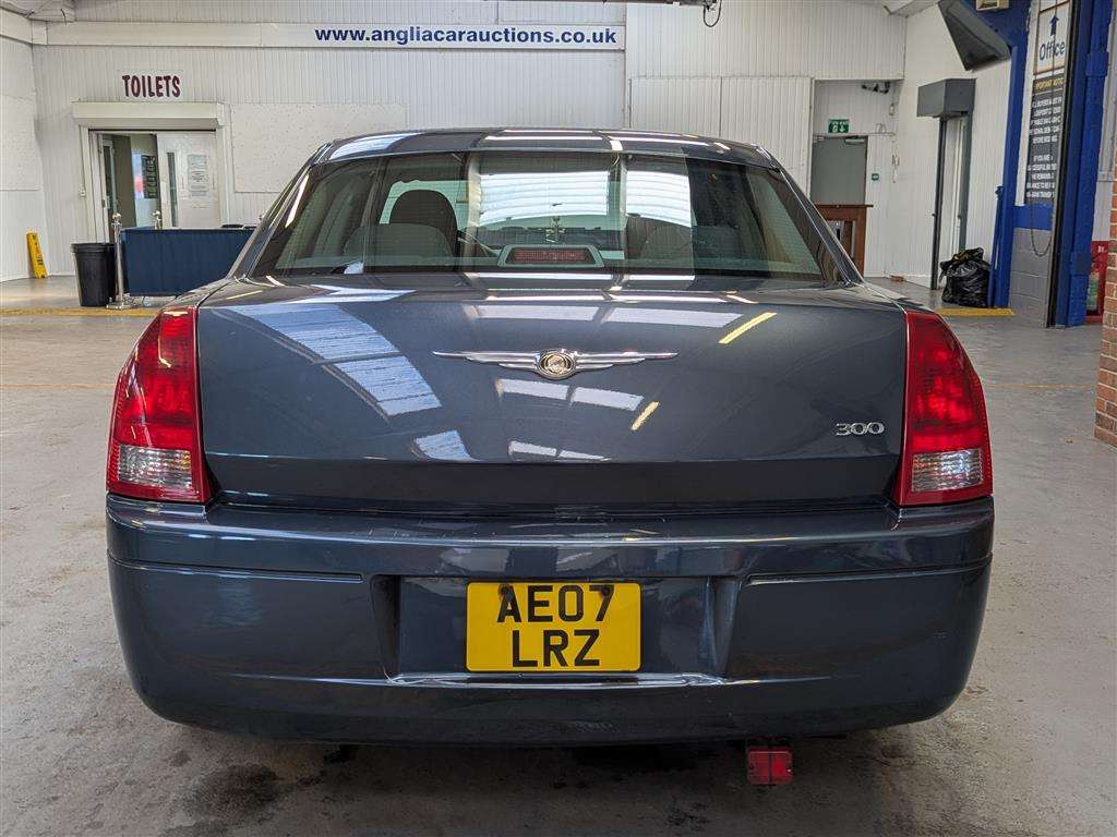 <p>2007 CHRYSLER L.H.D.</p>