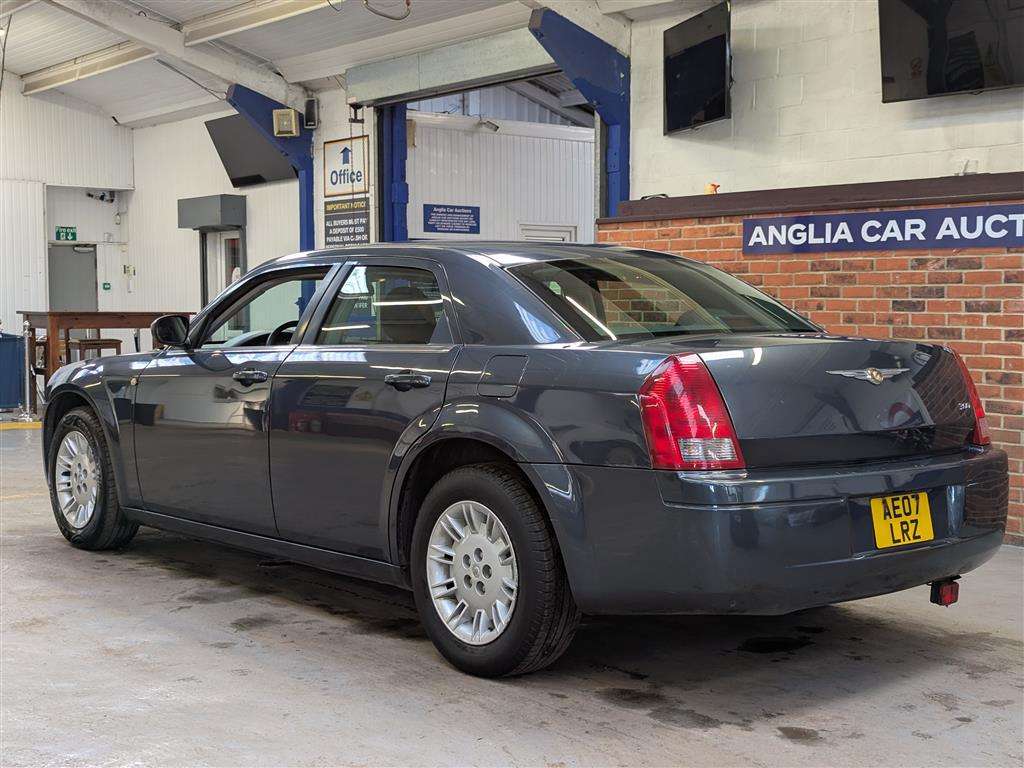 <p>2007 CHRYSLER L.H.D.</p>