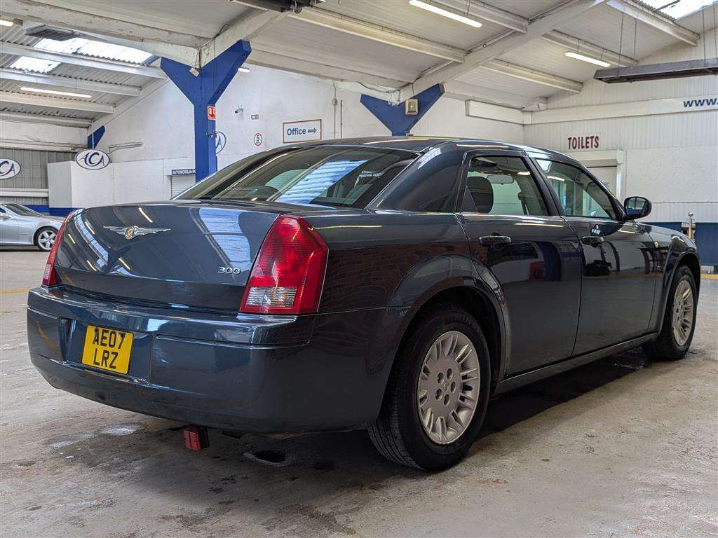 <p>2007 CHRYSLER L.H.D.</p>