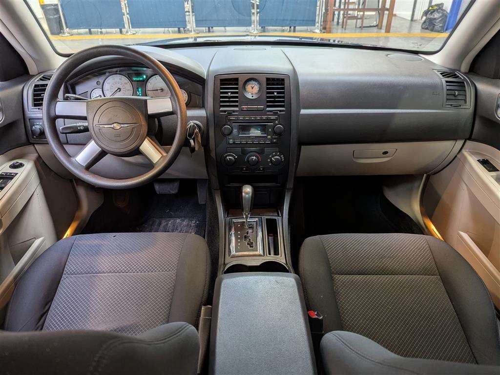 <p>2007 CHRYSLER L.H.D.</p>