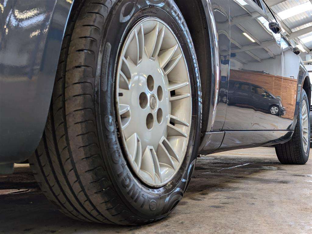 <p>2007 CHRYSLER L.H.D.</p>