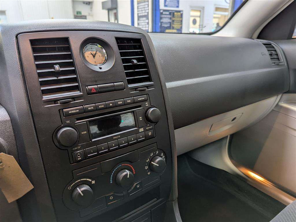 <p>2007 CHRYSLER L.H.D.</p>