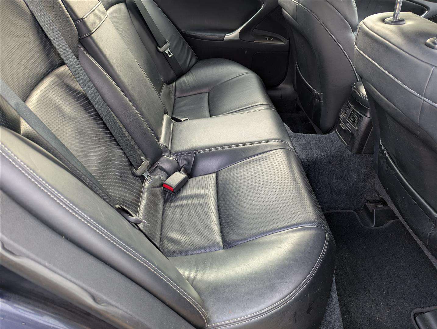 <p>2010 LEXUS IS 220D SE-I</p>