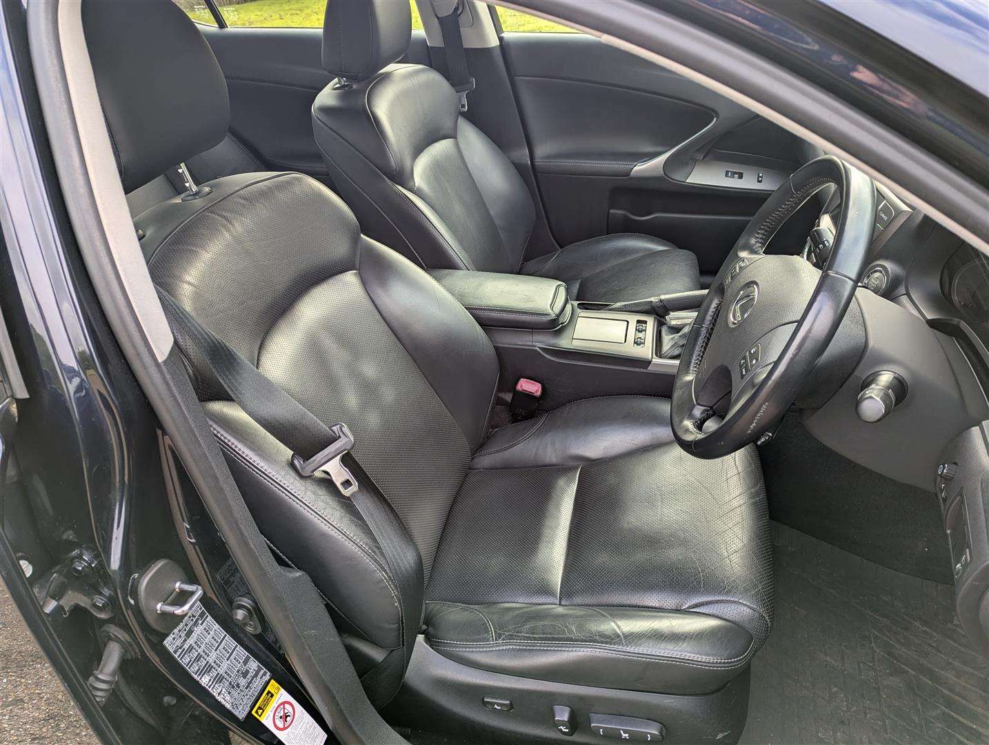 <p>2010 LEXUS IS 220D SE-I</p>