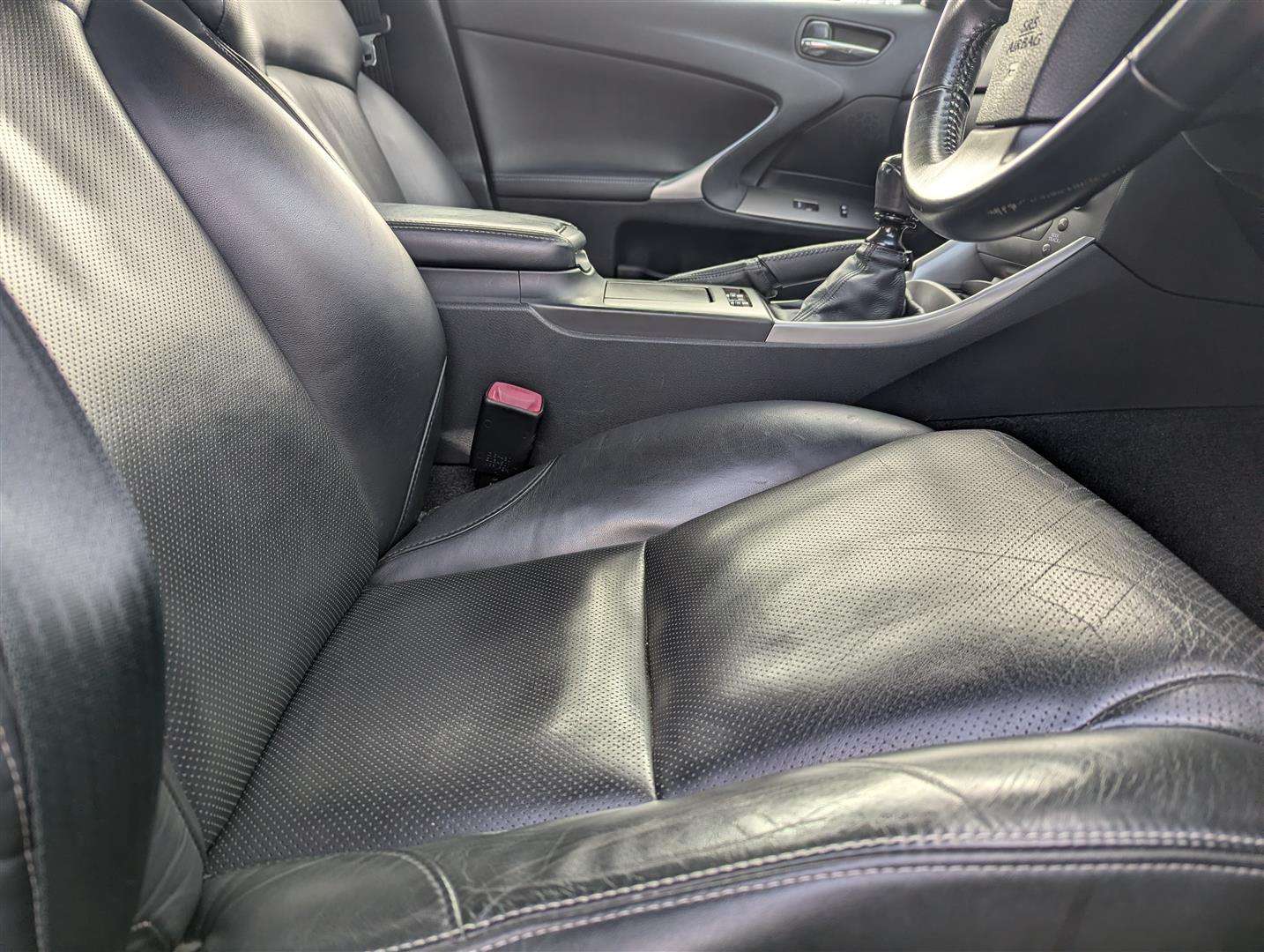 <p>2010 LEXUS IS 220D SE-I</p>