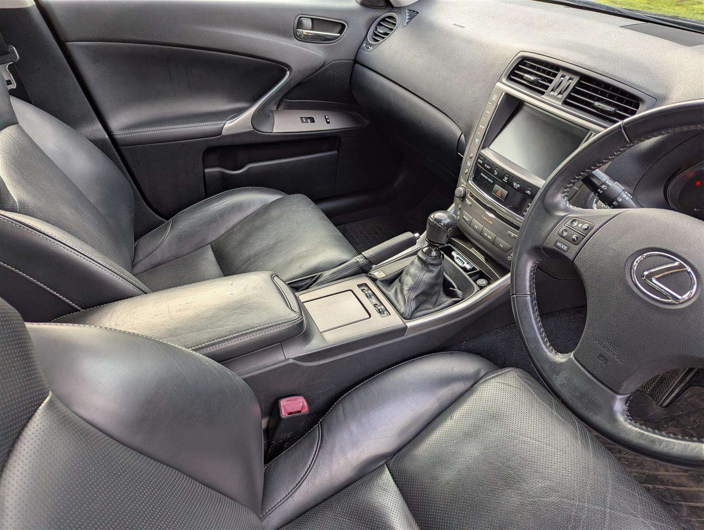 <p>2010 LEXUS IS 220D SE-I</p>