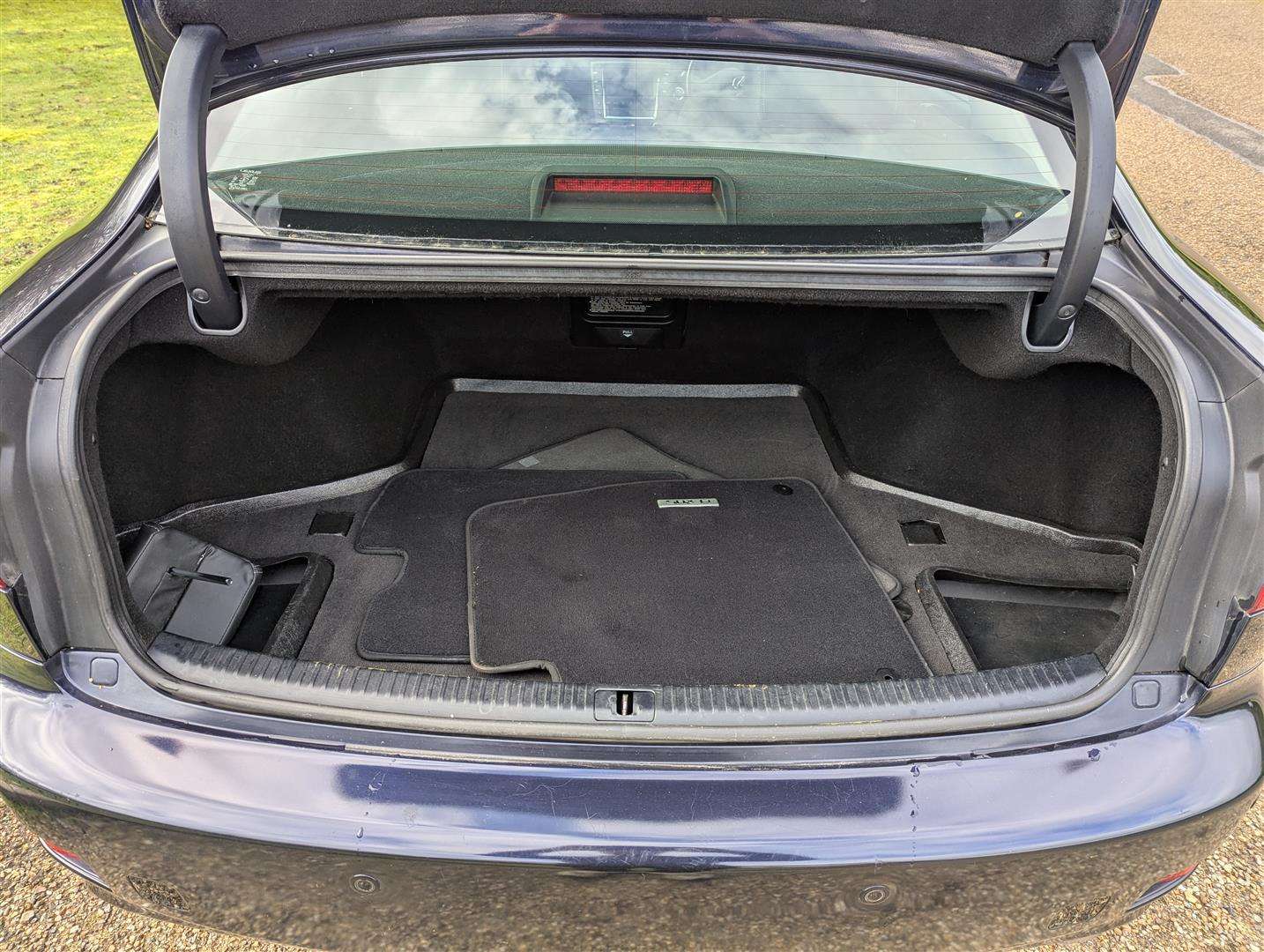 <p>2010 LEXUS IS 220D SE-I</p>