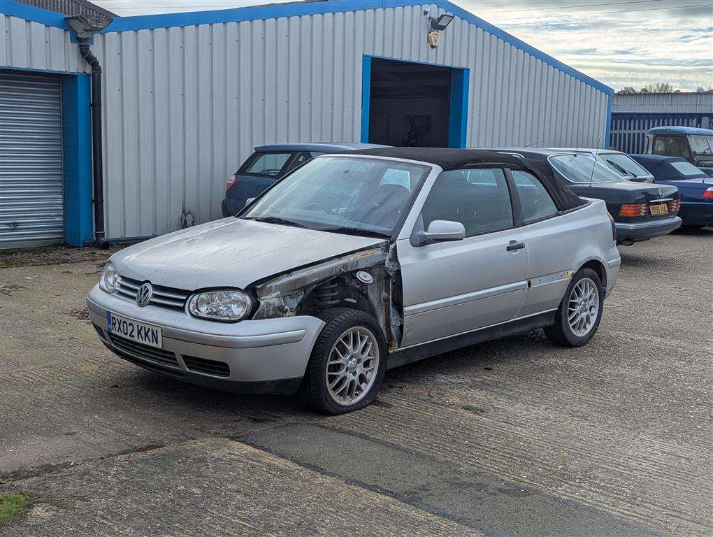 <p>2002 VOLKSWAGEN GOLF CABRIOLET AV-GE</p>