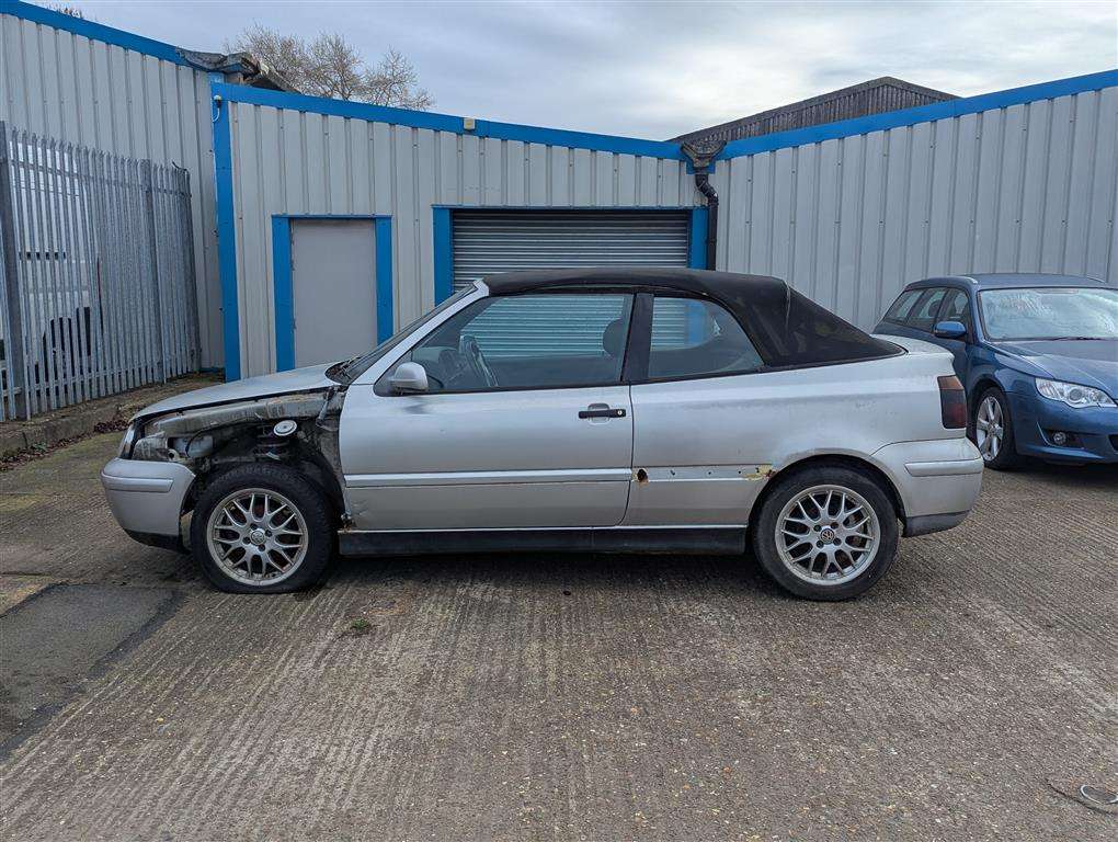 <p>2002 VOLKSWAGEN GOLF CABRIOLET AV-GE</p>