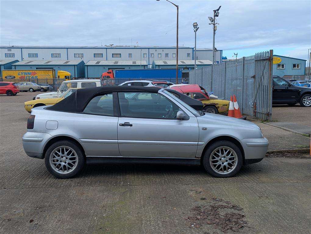 <p>2002 VOLKSWAGEN GOLF CABRIOLET AV-GE</p>