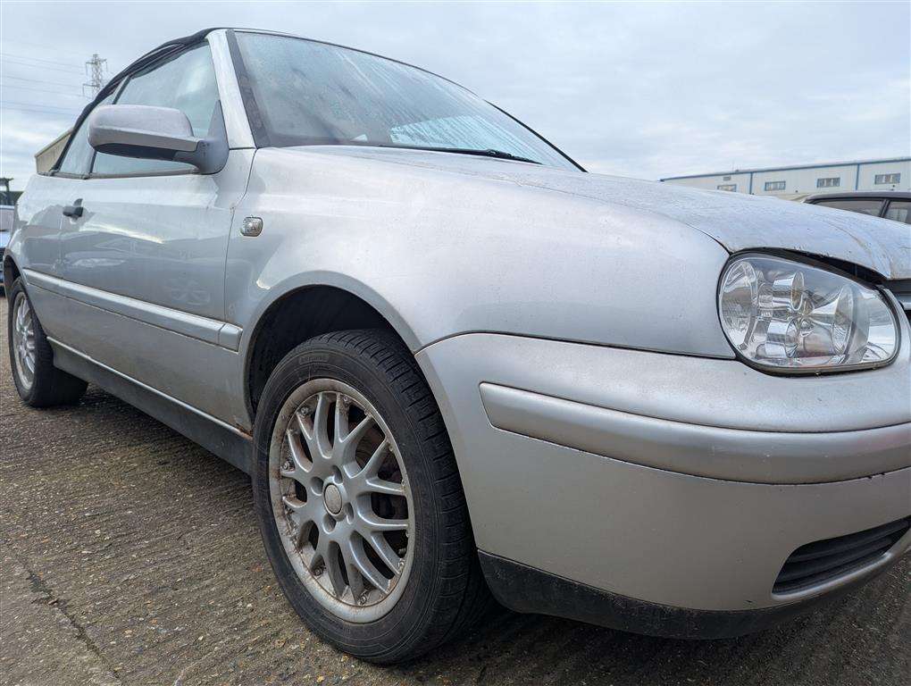<p>2002 VOLKSWAGEN GOLF CABRIOLET AV-GE</p>