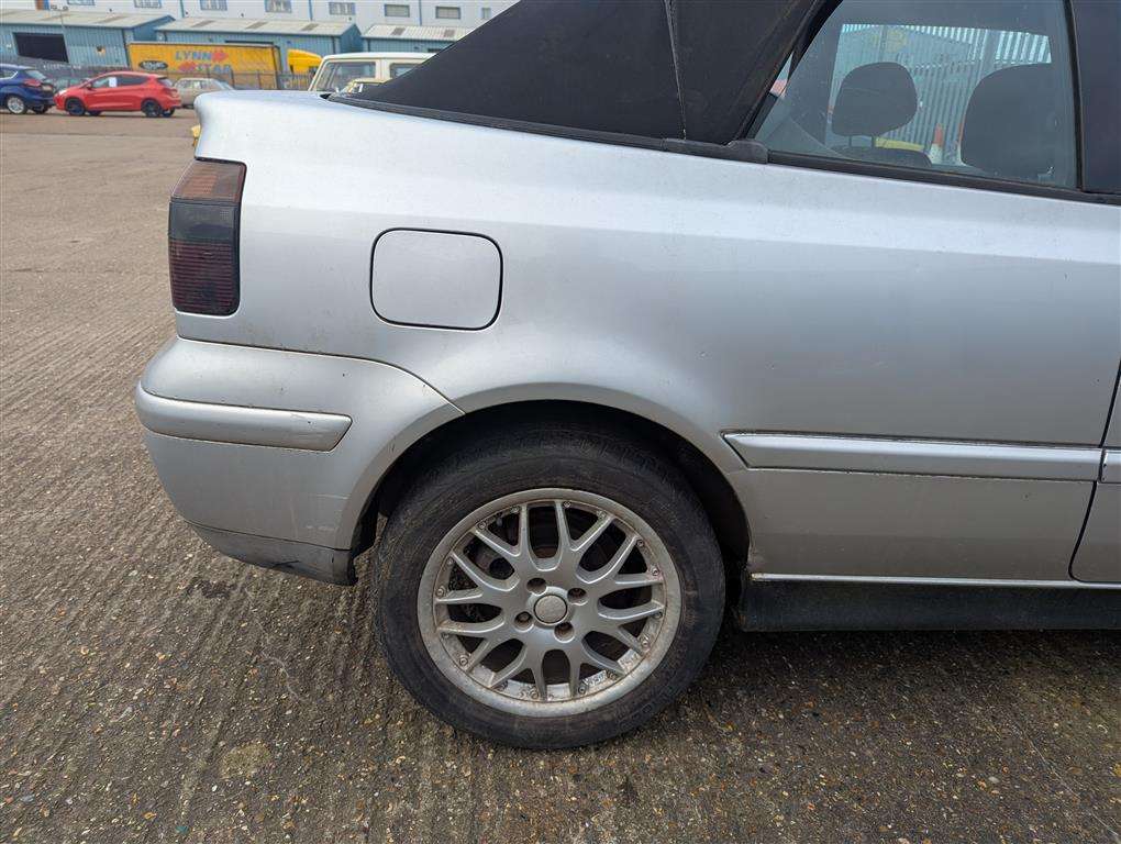 <p>2002 VOLKSWAGEN GOLF CABRIOLET AV-GE</p>