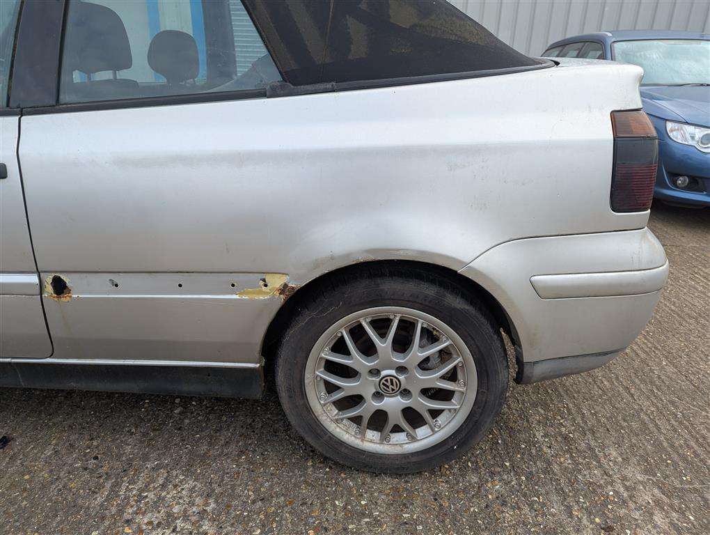 <p>2002 VOLKSWAGEN GOLF CABRIOLET AV-GE</p>