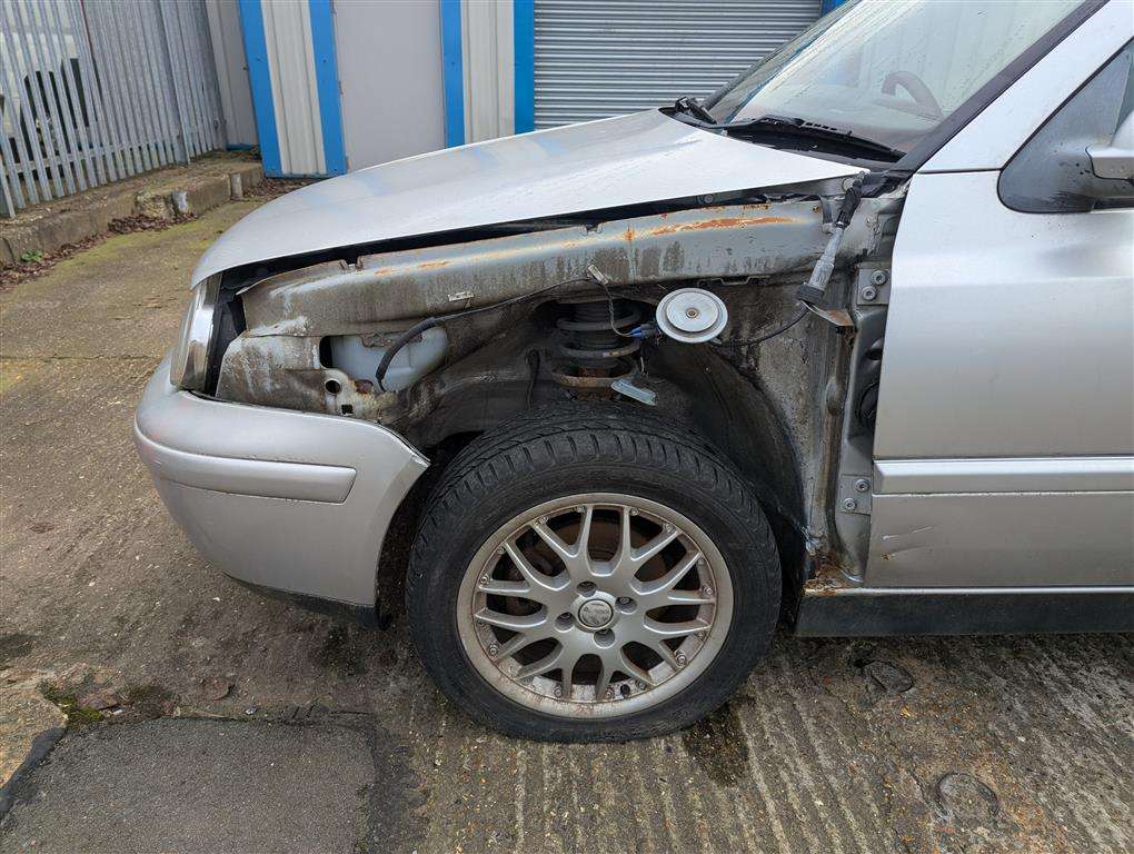 <p>2002 VOLKSWAGEN GOLF CABRIOLET AV-GE</p>