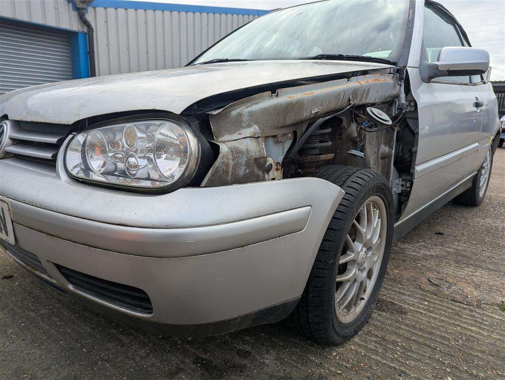 <p>2002 VOLKSWAGEN GOLF CABRIOLET AV-GE</p>