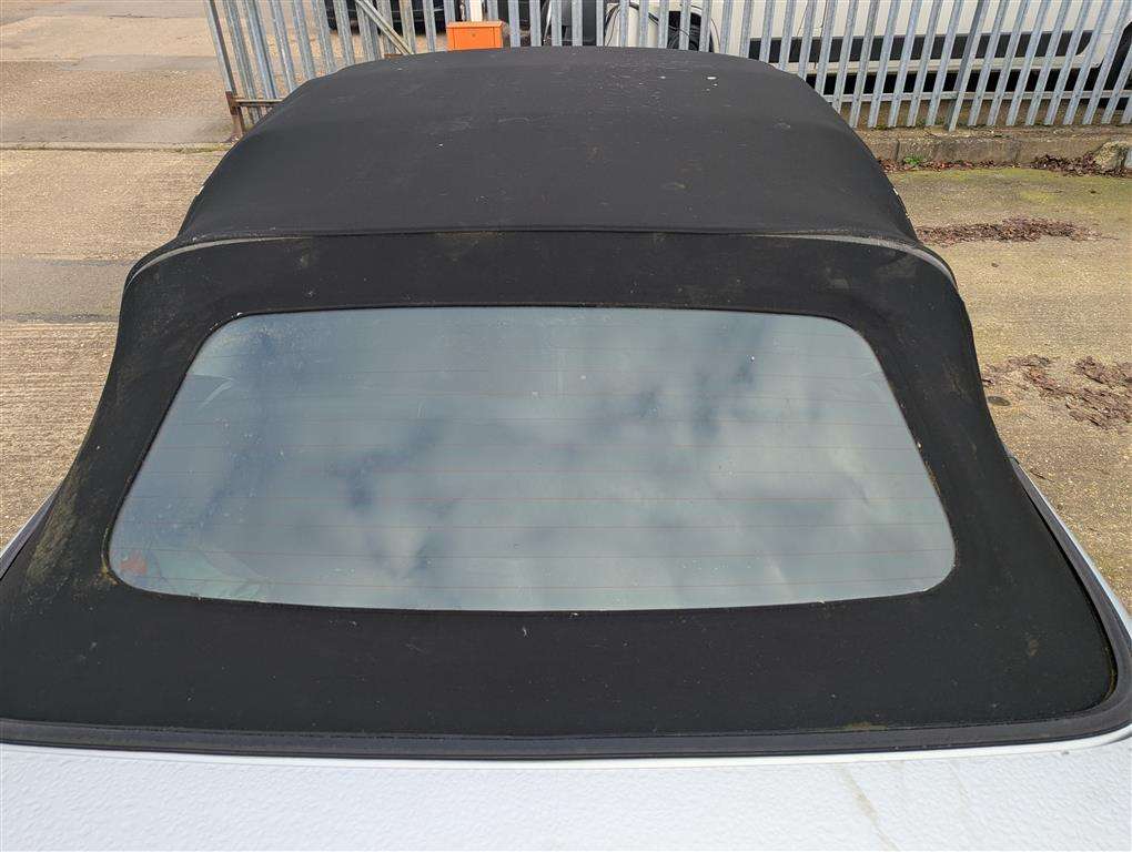 <p>2002 VOLKSWAGEN GOLF CABRIOLET AV-GE</p>