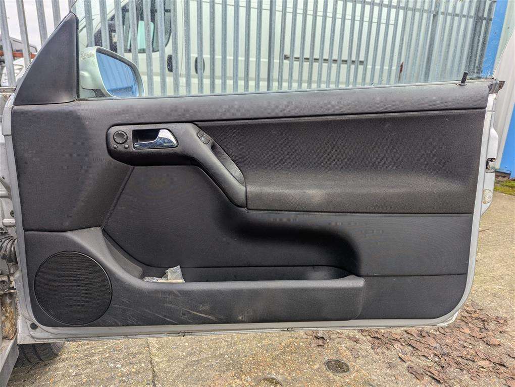 <p>2002 VOLKSWAGEN GOLF CABRIOLET AV-GE</p>