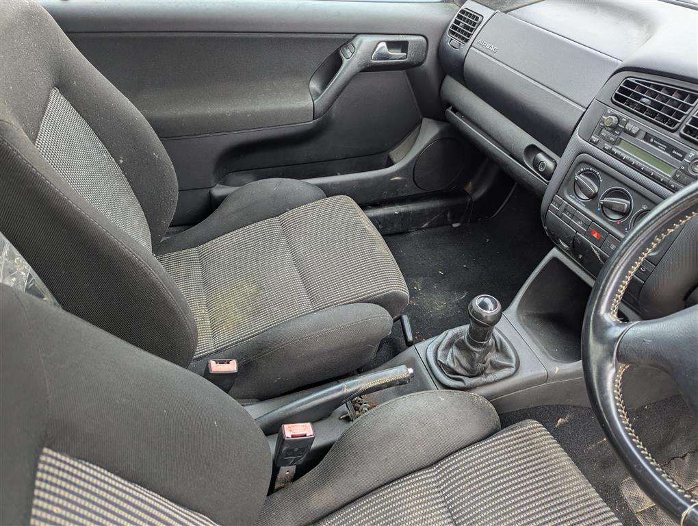 <p>2002 VOLKSWAGEN GOLF CABRIOLET AV-GE</p>