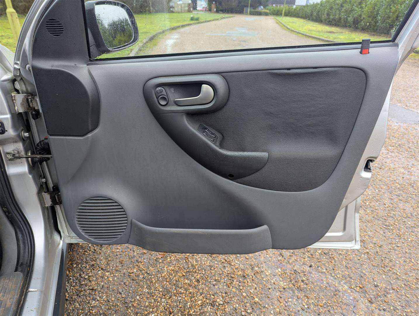 <p>2001 VAUXHALL CORSA SXI 16V</p>