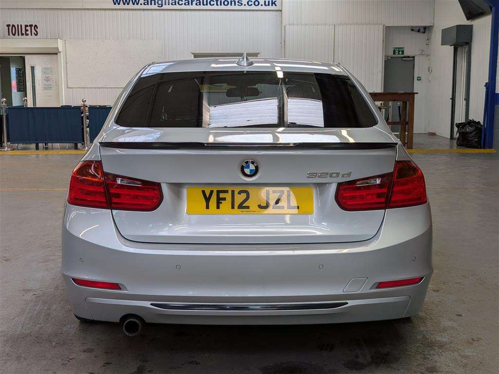 <p>2012 BMW 320D SPORT</p>