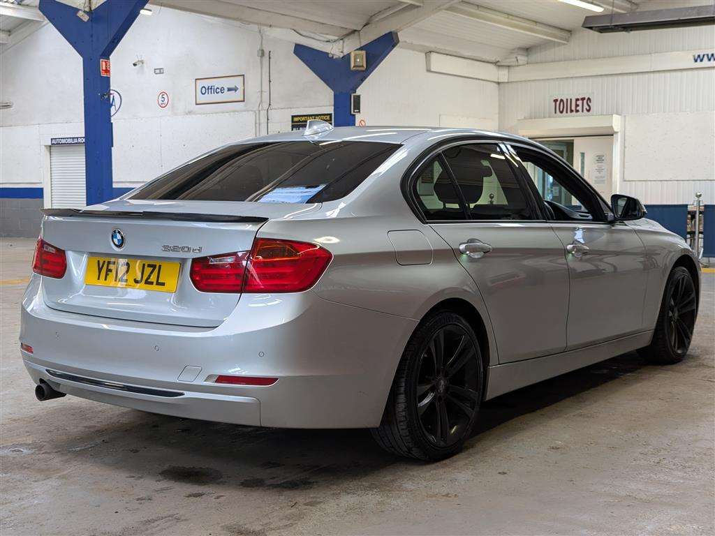 <p>2012 BMW 320D SPORT</p>