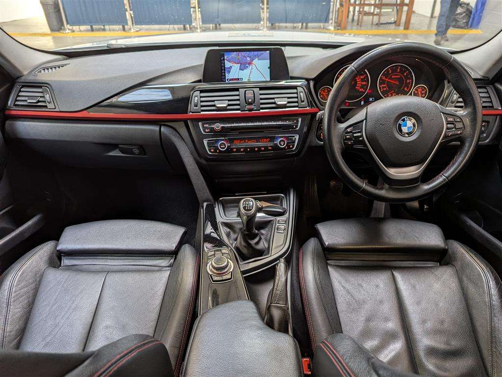 <p>2012 BMW 320D SPORT</p>