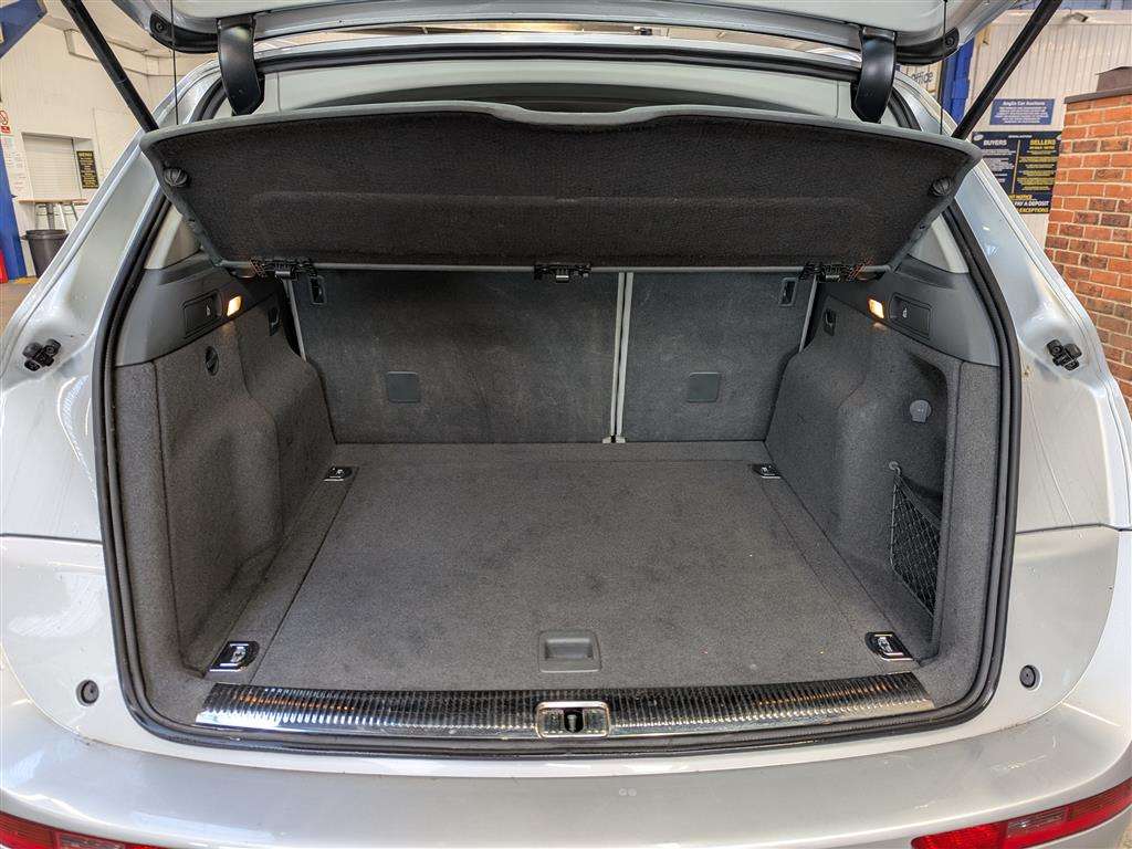 <p>2013 AUDI Q5 SE TDI QUATTRO AUTO</p>