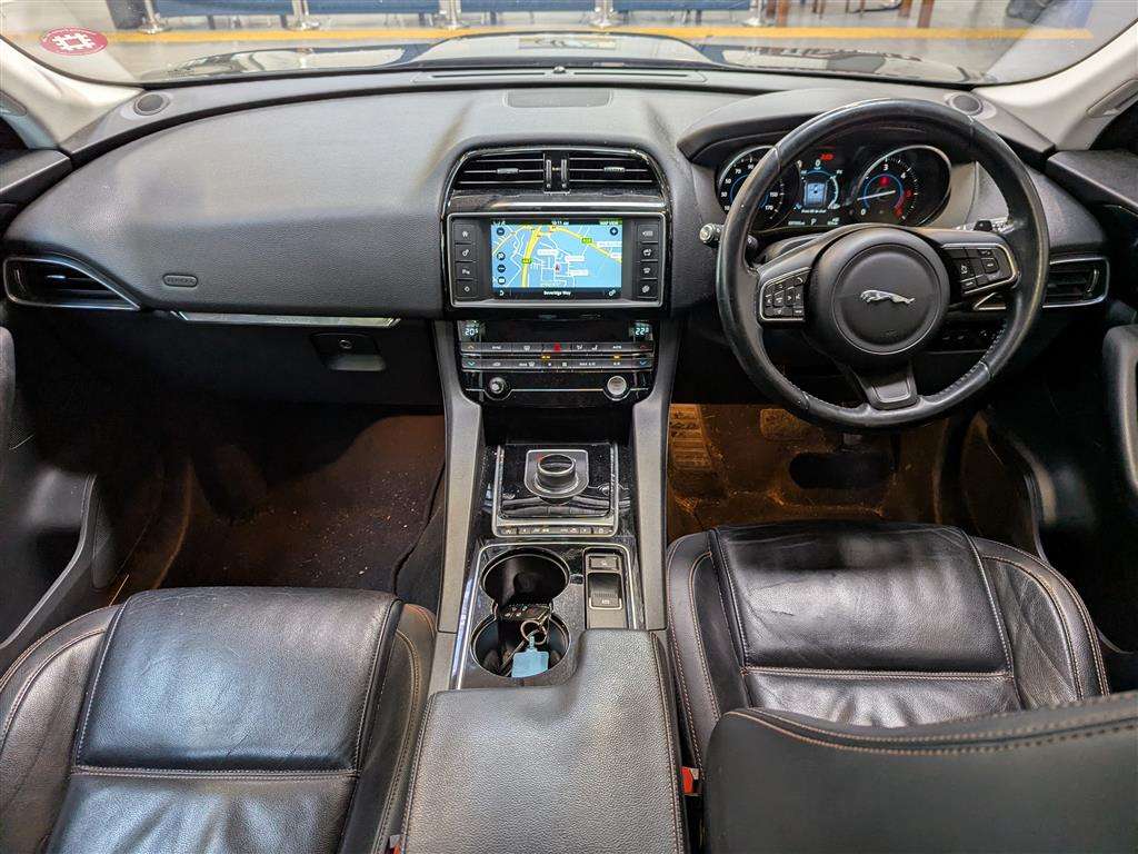 <p>2016 JAGUAR F-PACE PRESTIGE AWD D AUT</p>