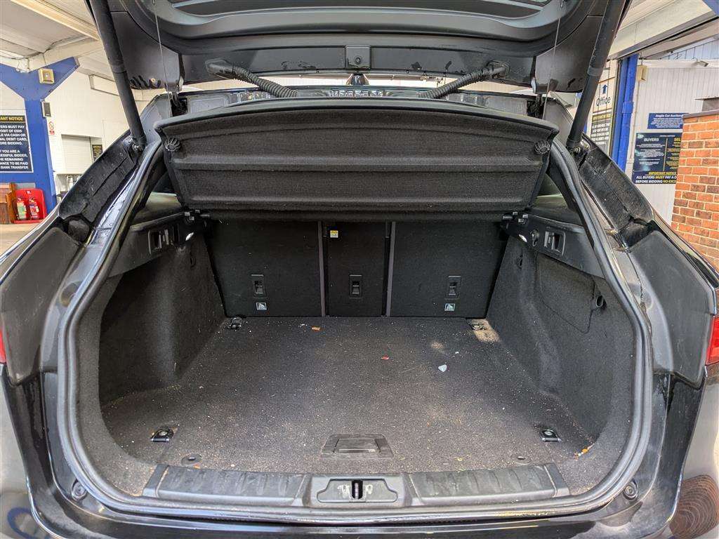 <p>2016 JAGUAR F-PACE PRESTIGE AWD D AUT</p>