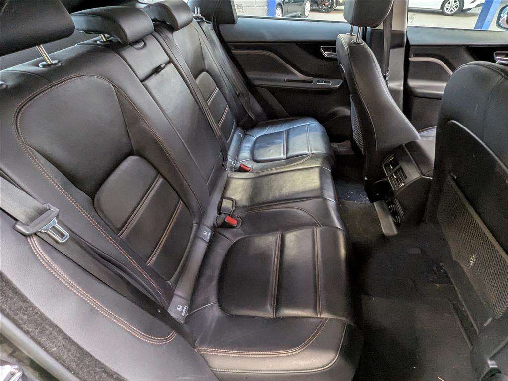 <p>2016 JAGUAR F-PACE PRESTIGE AWD D AUT</p>