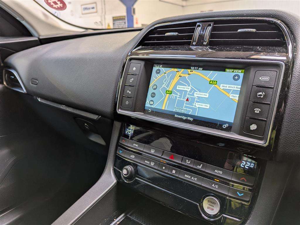 <p>2016 JAGUAR F-PACE PRESTIGE AWD D AUT</p>