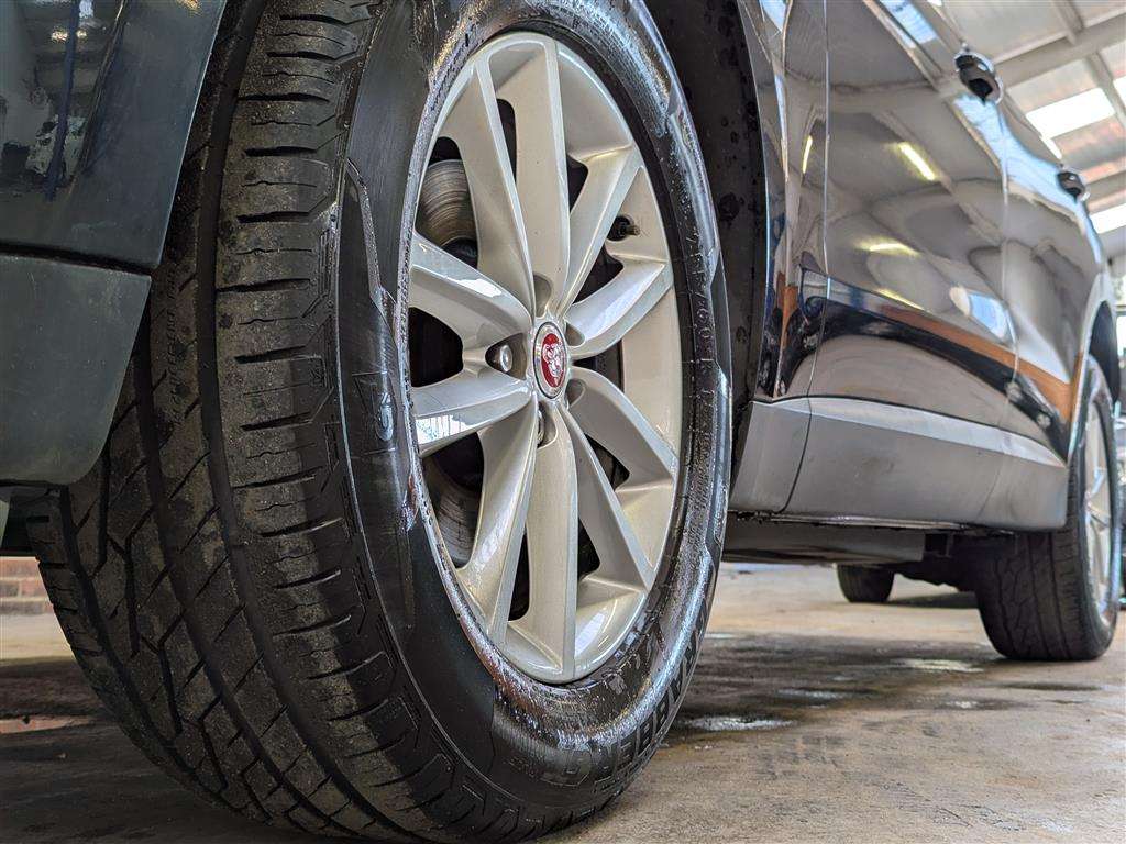 <p>2016 JAGUAR F-PACE PRESTIGE AWD D AUT</p>