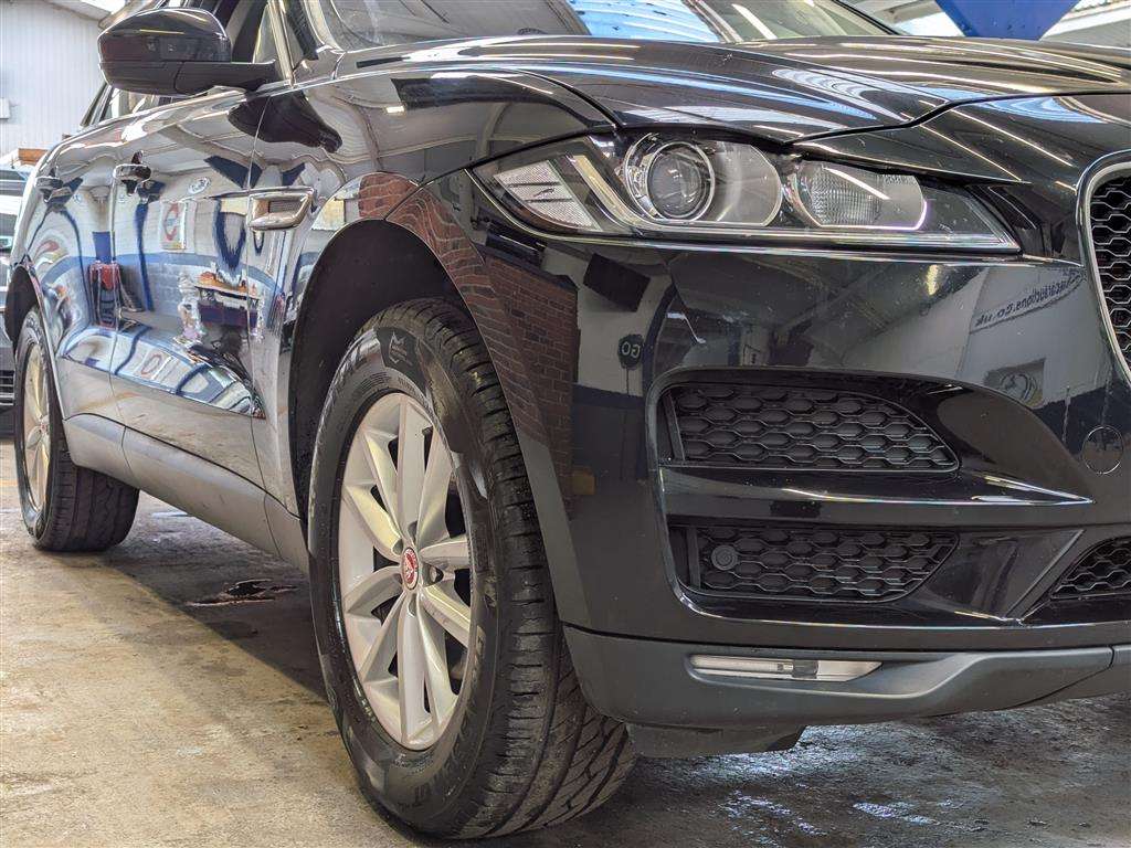 <p>2016 JAGUAR F-PACE PRESTIGE AWD D AUT</p>