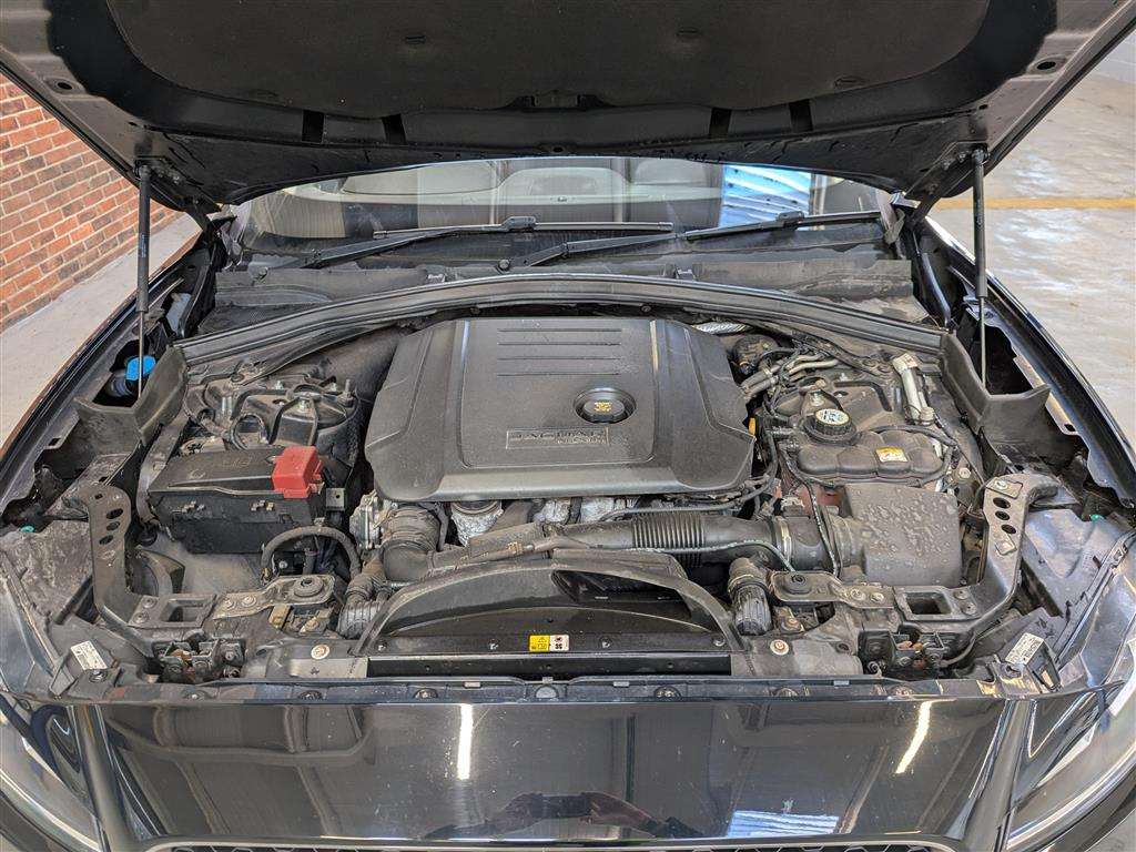 <p>2016 JAGUAR F-PACE PRESTIGE AWD D AUT</p>