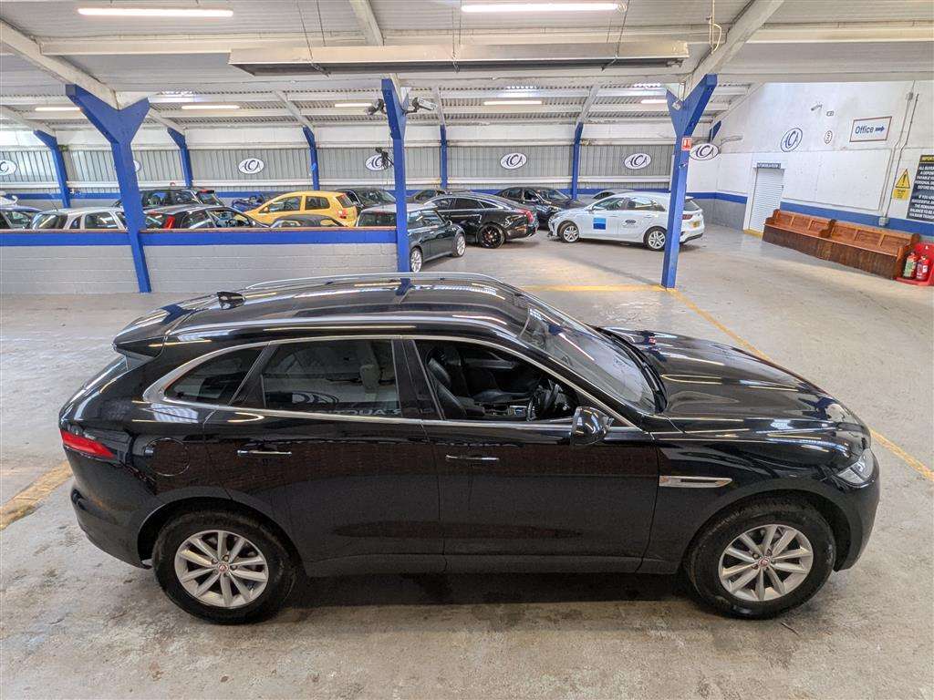 <p>2016 JAGUAR F-PACE PRESTIGE AWD D AUT</p>