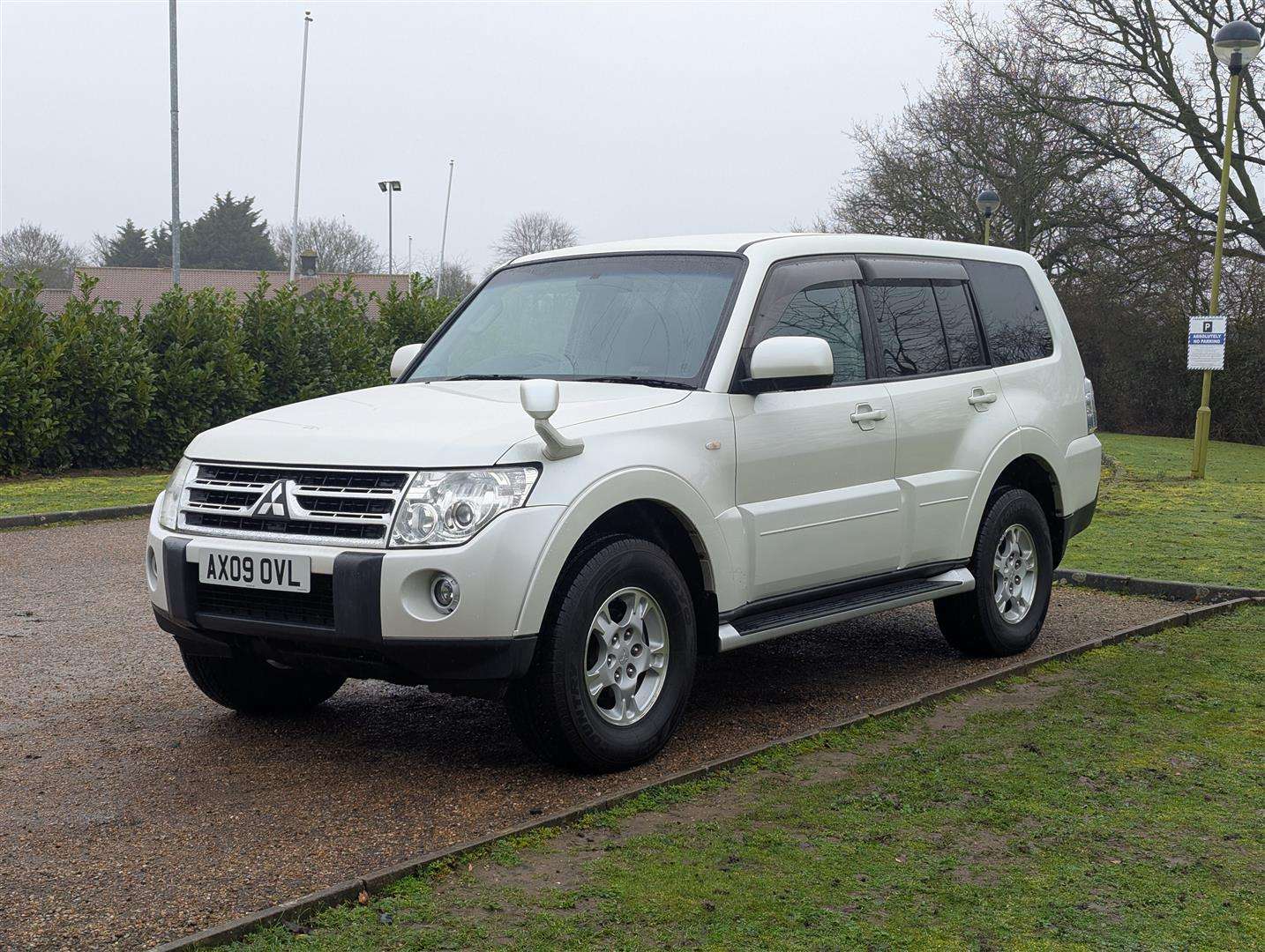 <p>2009 MITSUBISHI</p>