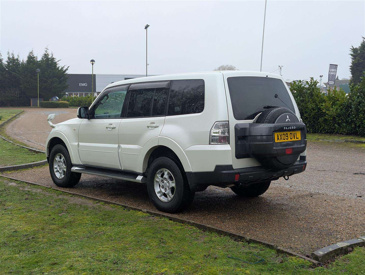 <p>2009 MITSUBISHI</p>