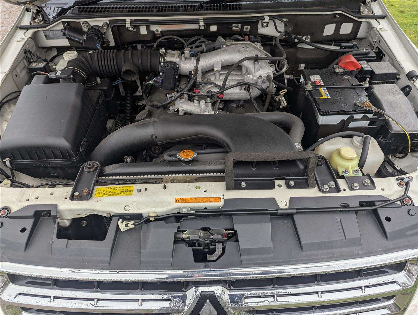 <p>2009 MITSUBISHI</p>