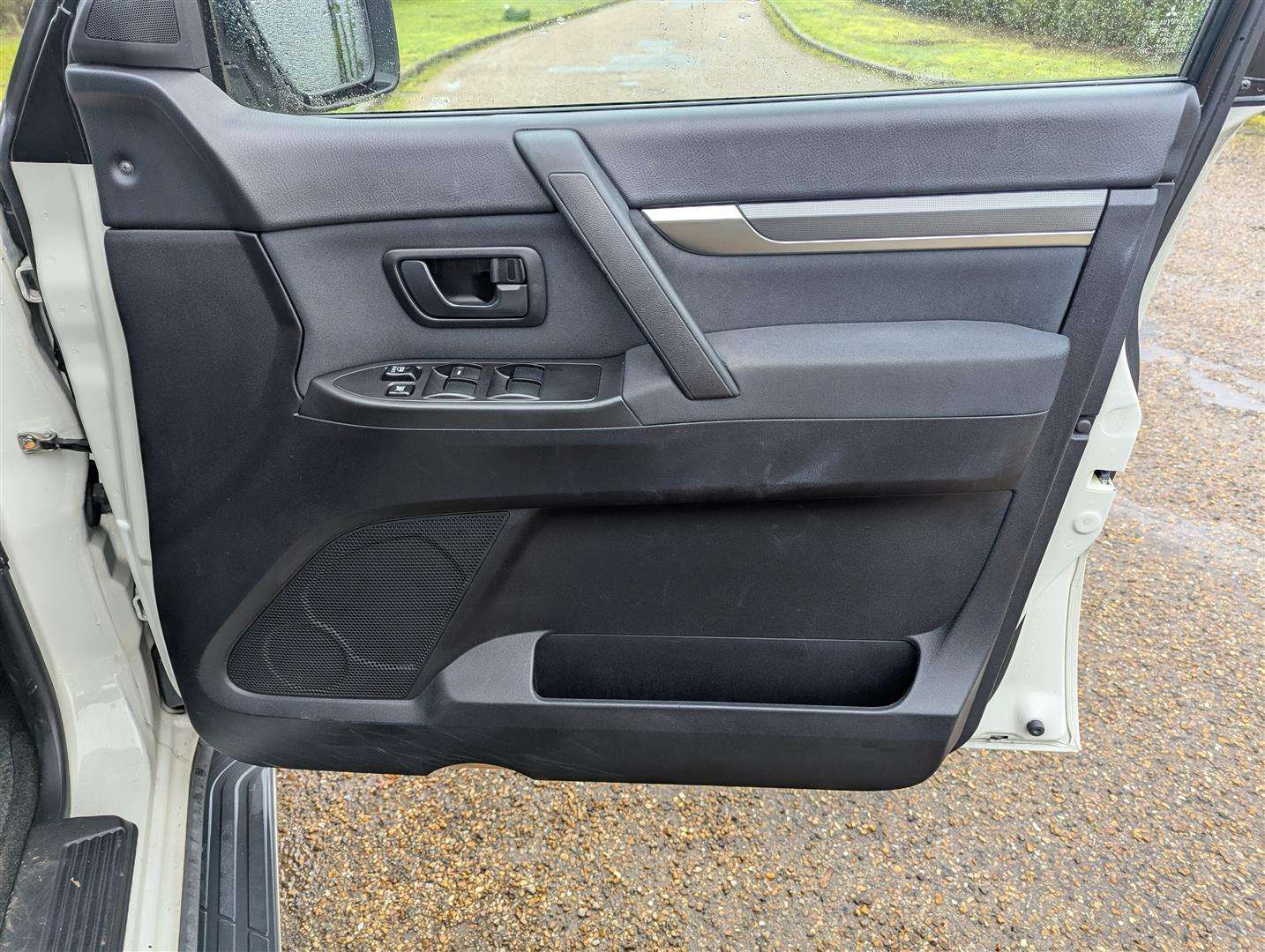 <p>2009 MITSUBISHI</p>