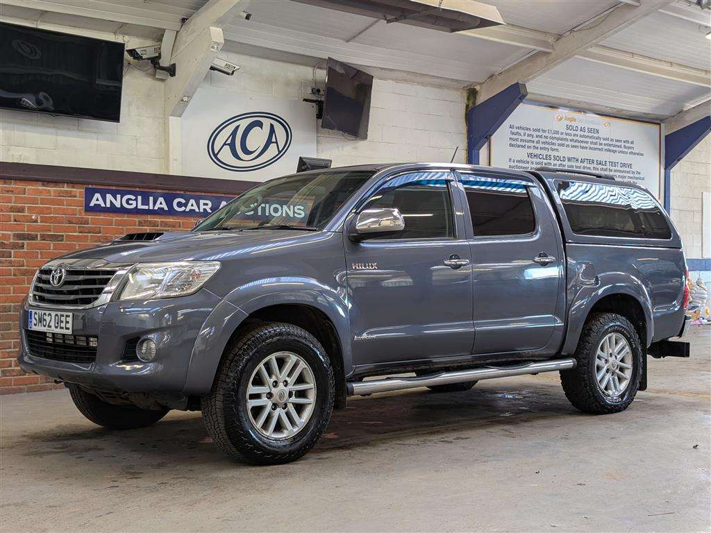 <p>2012 TOYOTA HILUX INVINCIBLE D-4D 4X4</p>