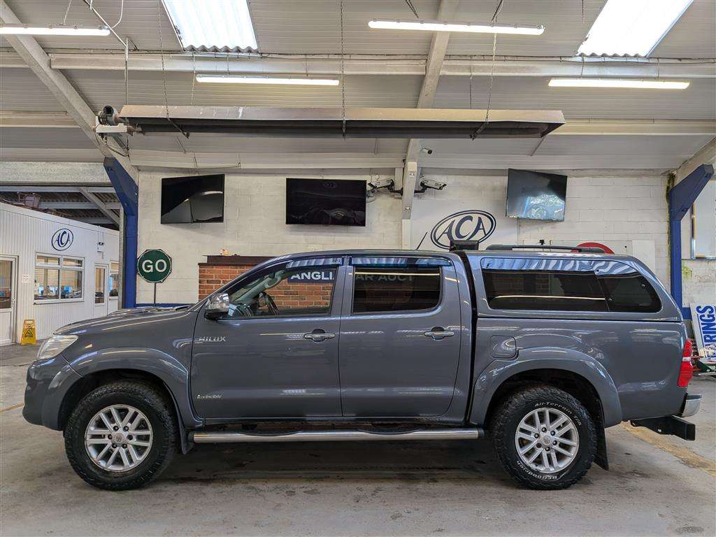 <p>2012 TOYOTA HILUX INVINCIBLE D-4D 4X4</p>