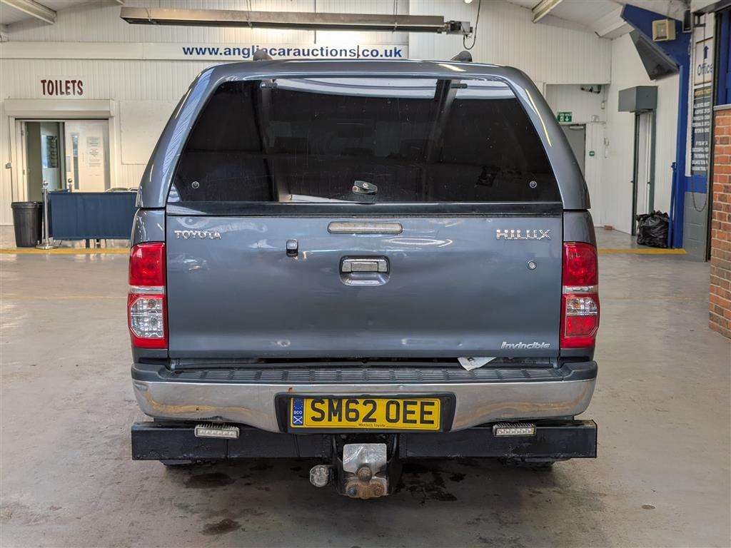 <p>2012 TOYOTA HILUX INVINCIBLE D-4D 4X4</p>