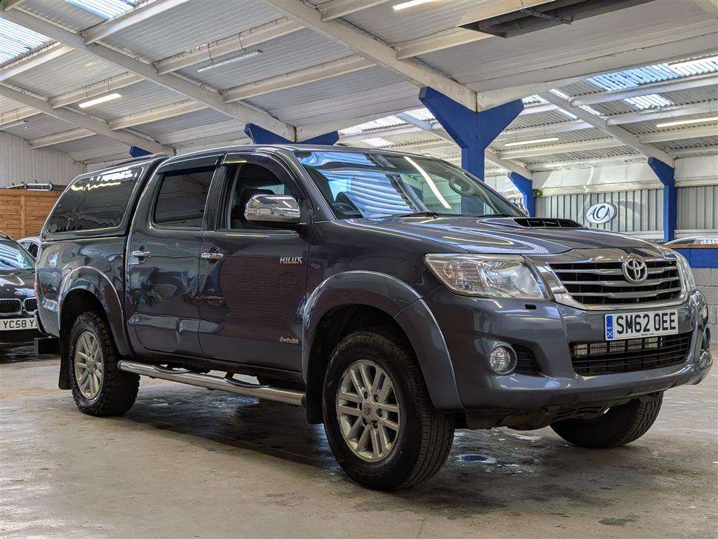 <p>2012 TOYOTA HILUX INVINCIBLE D-4D 4X4</p>