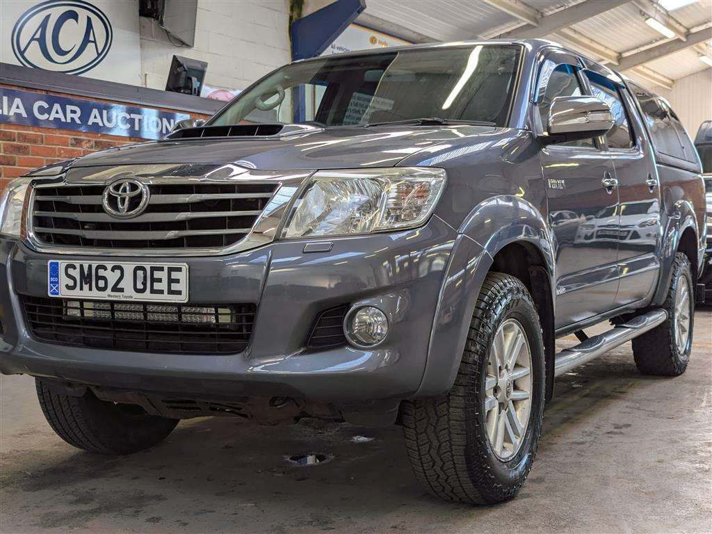 <p>2012 TOYOTA HILUX INVINCIBLE D-4D 4X4</p>