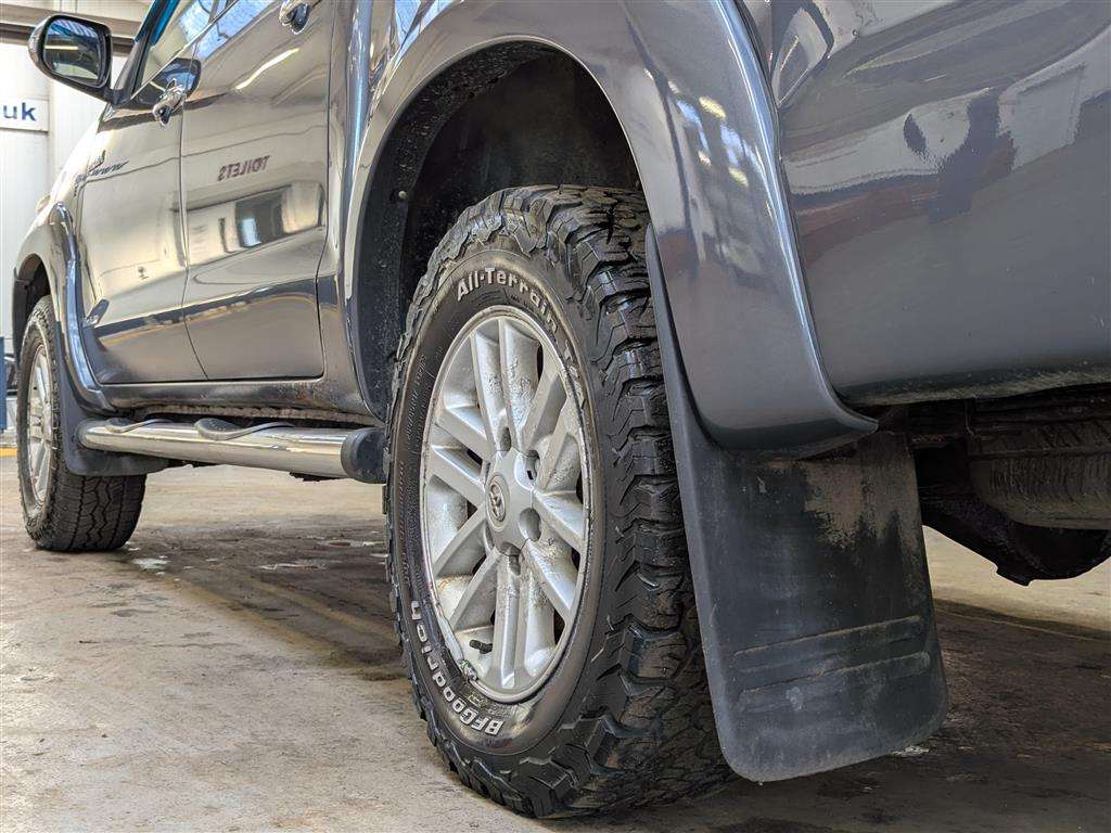 <p>2012 TOYOTA HILUX INVINCIBLE D-4D 4X4</p>