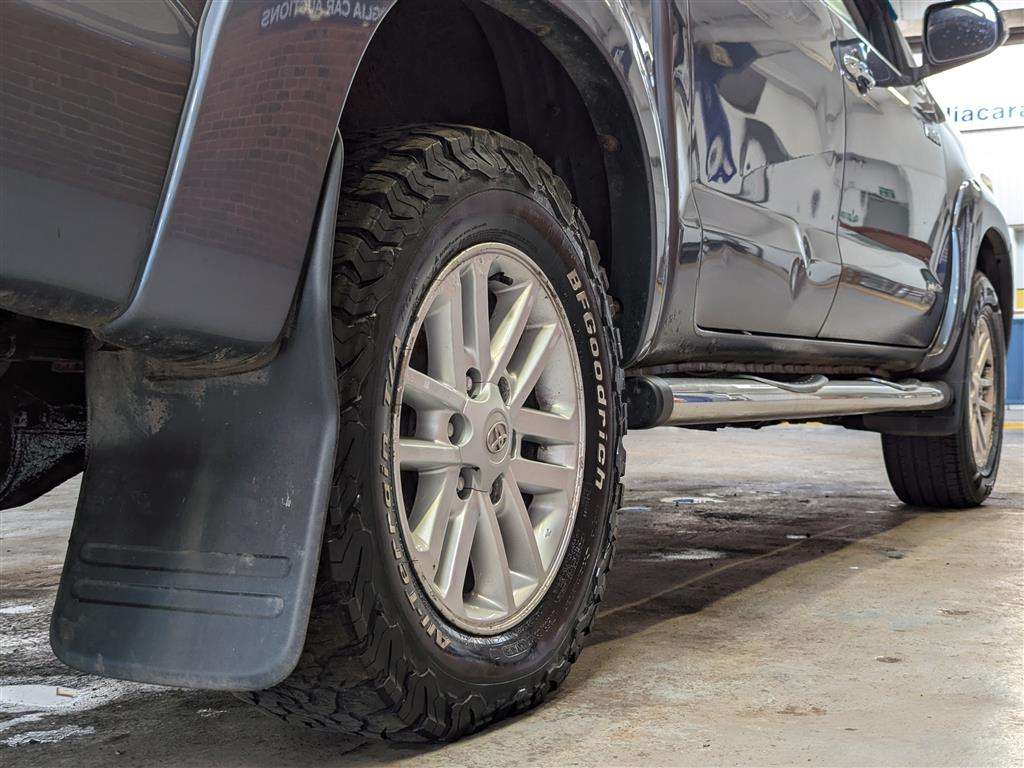 <p>2012 TOYOTA HILUX INVINCIBLE D-4D 4X4</p>