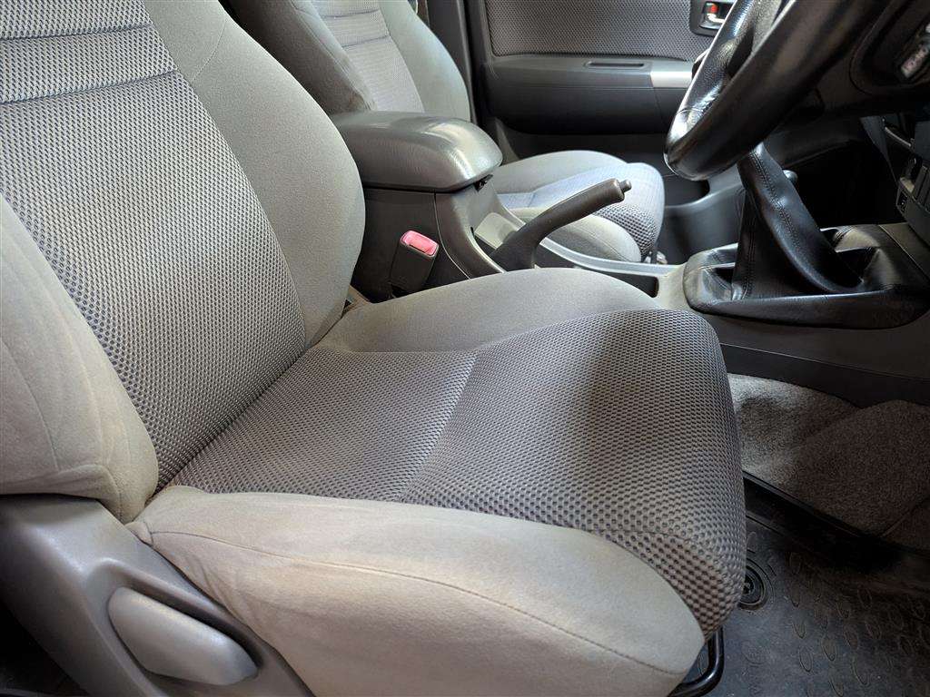 <p>2012 TOYOTA HILUX INVINCIBLE D-4D 4X4</p>