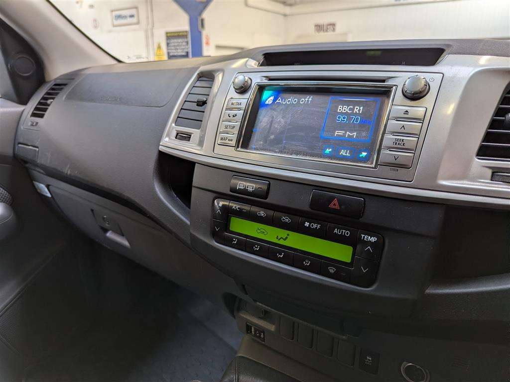 <p>2012 TOYOTA HILUX INVINCIBLE D-4D 4X4</p>