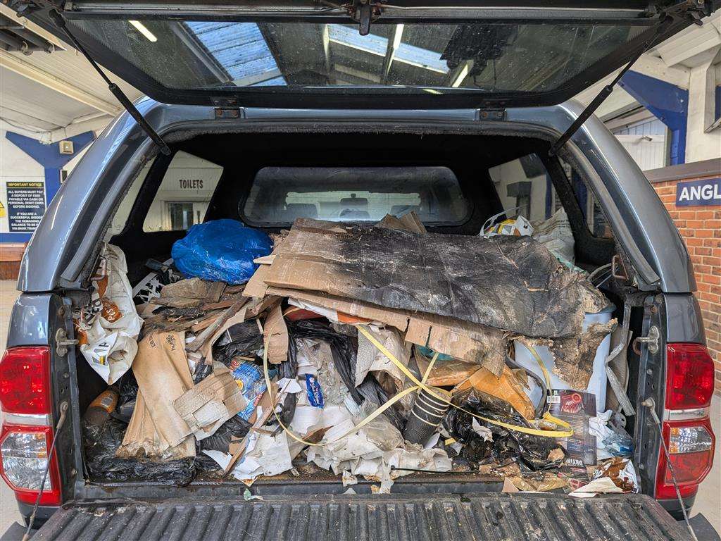 <p>2012 TOYOTA HILUX INVINCIBLE D-4D 4X4</p>